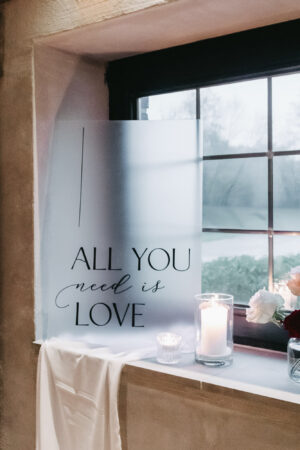 Dekoschild Hochzeit All you need is love